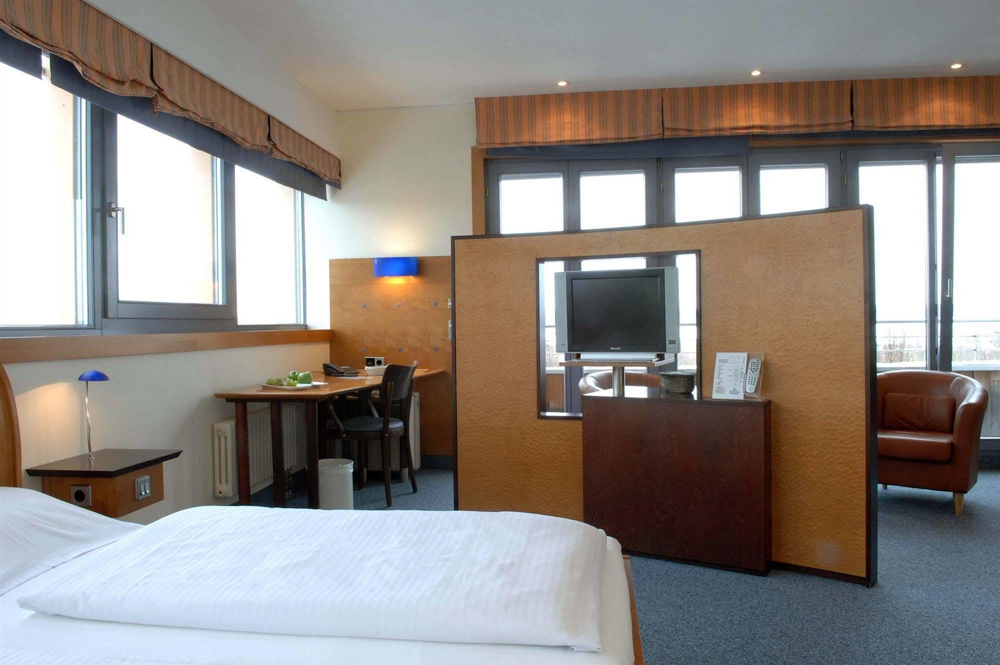 Hotel Leipheim Sued Exterior photo